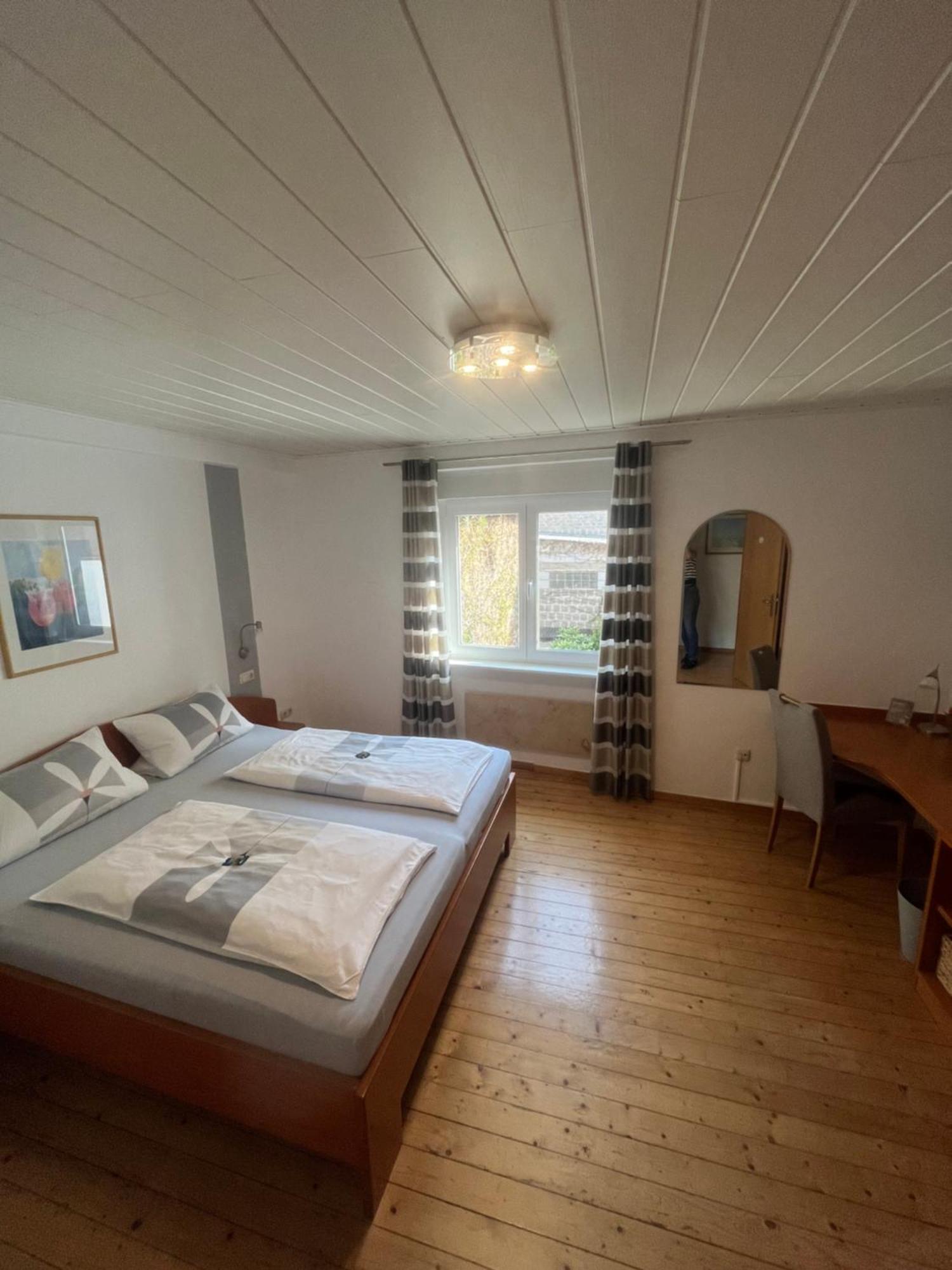 Wein- Und Gaestehaus M. Bai Mesenich Esterno foto