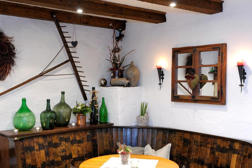 Wein- Und Gaestehaus M. Bai Mesenich Esterno foto